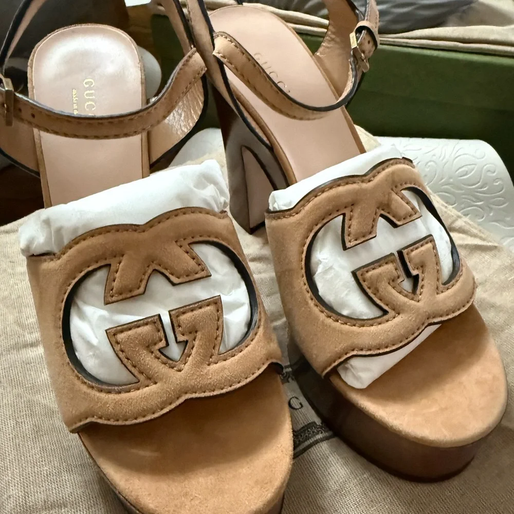 NEW Gucci Interlocking G Cut-Out Platform Sandals - Cuir Brown SIZE: EU39
(US 9) - Picture 6 of 14